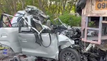 Six of a family killed as car hits stationary truck in Hyderabad