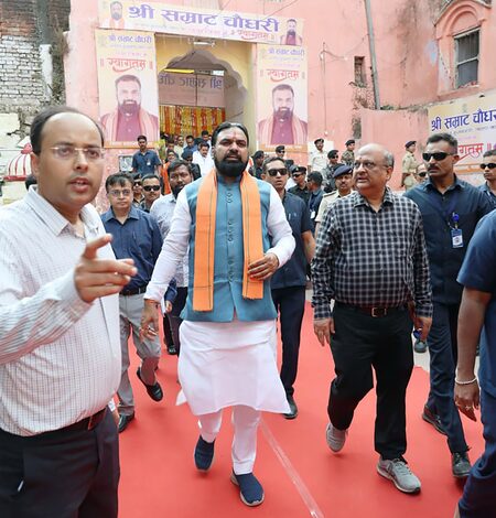 Bihar CM visits Vishnupad temple in Gaya on Buddha Purnima​