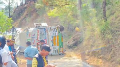 Truck overturns in Uttarakhand’s Tehri district, traffic hit