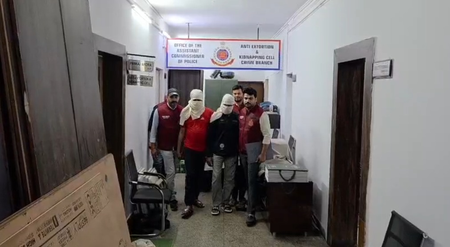 Delhi Police arrest two robbers, solves daylight shooting and loot case; recover Rs 3.92 lakh