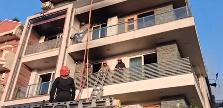 Deeply saddened by tragic loss of lives: Rajnath Singh on Delhi multistorey fire