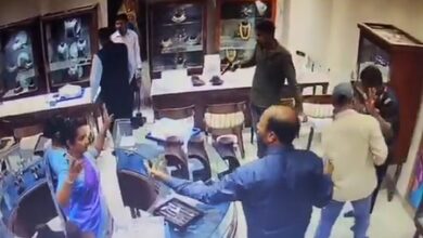 Three injured as armed robbers storm jewellery showroom in Telangana