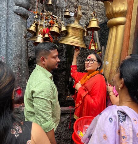 Jaya Prada prays at the Kamakhya Temple, wishes for happiness & prosperity