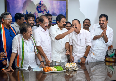 Kerala waits as Congress struggles to break Chief Minister deadlock