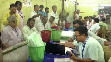 Bengal results: Tough battle between BJP and Trinamool after 1st hour counting; Cong, Left nowhere