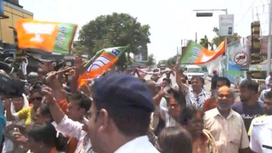 ‘Jai Shri Ram’ slogans outside Mamata’s residence in Kolkata, as trends show BJP lead over TMC