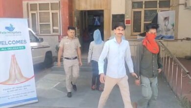 Two chain snatchers arrested in Delhi; stolen motorcycle recovered
