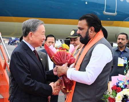 Bihar CM Samrat Choudhary welcomes Vietnam Prez To Lam in Gayaji