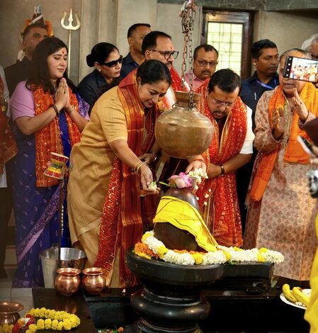 Bengal victory: Delhi CM Rekha Gupta offers prayers at Kali Temple in CR Park