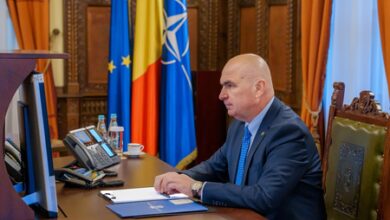 Romanian parliament passes no-confidence motion against government