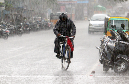 Heavy rain alert issued for several TN districts; strong winds likely