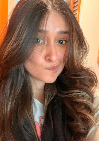 Ileana D’Cruz flaunts perfectly blown-out hair until her son takes over the spotlight