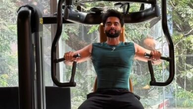 Jackky Bhagnani flaunts strong body as he showcases his mid-week pump