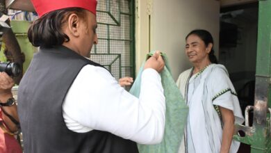 Akhilesh meets Mamata in Kolkata; attacks BJP, urges Oppn unity to ‘save’ democracy