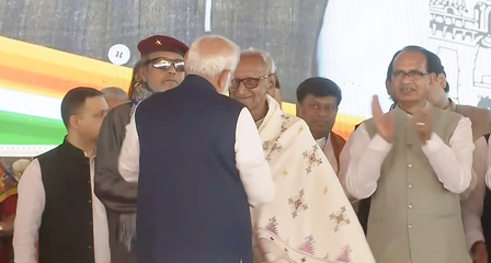 PM Modi takes blessings of oldest West Bengal BJP worker Makhanlal Sarkar at swearing-in ceremony of Adhikari