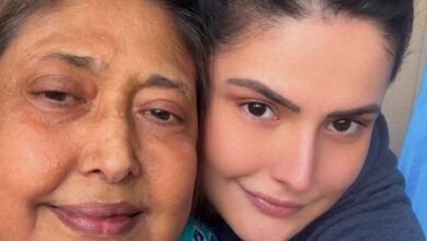 Zareen Khan remembers late mother on her 1st birthday after demise