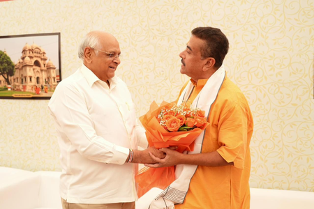 Gujarat CM meets Suvendu Adhikari, extends greetings (Lead)​