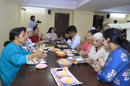 Mother’s Day: NDMC V-C Kuljeet Singh Chahal plants trees, shares meal with senior citizens