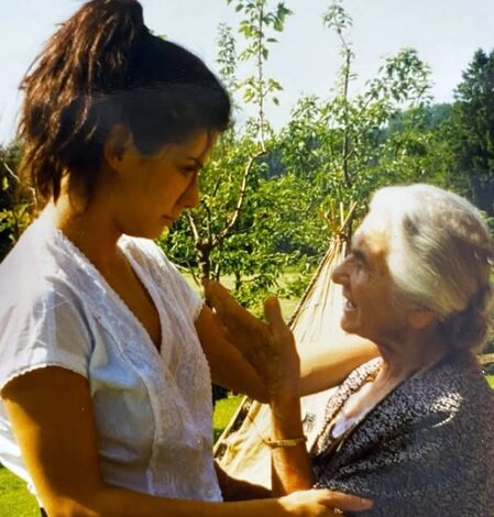 Sandra Bullock says ‘sorry’ to her mother for being ‘such a brat’