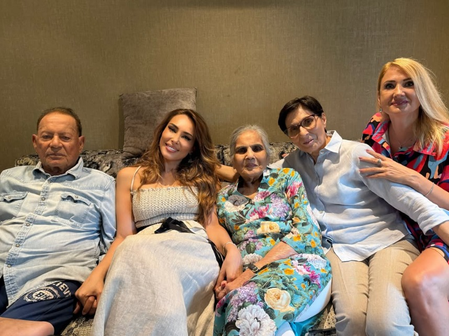 Iulia Vantur shares pictures with Salman Khan’s parents: Lucky to be blessed with their love