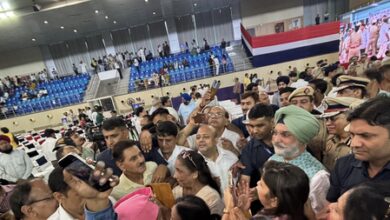 Delhi L-G Sandhu leads police event to return 12,600 stolen phones to owners