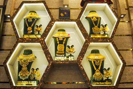 Gold, silver decline up to 1 pc amid geopolitical uncertainty