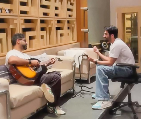 Ayushmann Khurrana, Rochak Kohli jam on their version of ‘Dil Waale Chor’