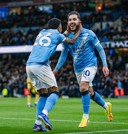 Man City cut Arsenal’s lead to two points with win over Palace