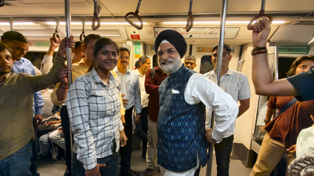 L-G Sandhu travels in Metro, inspires Delhiites to follow suit​