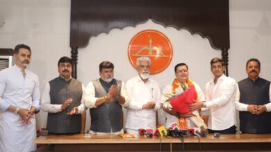 Maha: Former MP Anand Paranjpe rejoins Shiv Sena after 14 years​