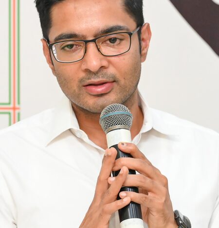 BJP backs KMC’s notice to Abhishek Banerjee, Cong cries ‘vindictive politics’ BJP backs KMC’s notice to Abhishek Banerjee, Cong cries ‘vindictive politics’