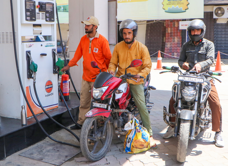 Rs 3 hike in fuel prices marginal as oil firms absorbing losses of Rs 1,000 crore a day: Top official Rs 3 hike in fuel prices marginal as oil firms absorbing losses of Rs 1,000 crore a day: Top official