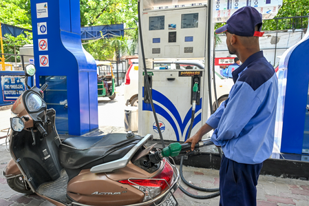 Indian oil firms still losing Rs 600 crore a day due to high crude prices Indian oil firms still losing Rs 600 crore a day due to high crude prices
