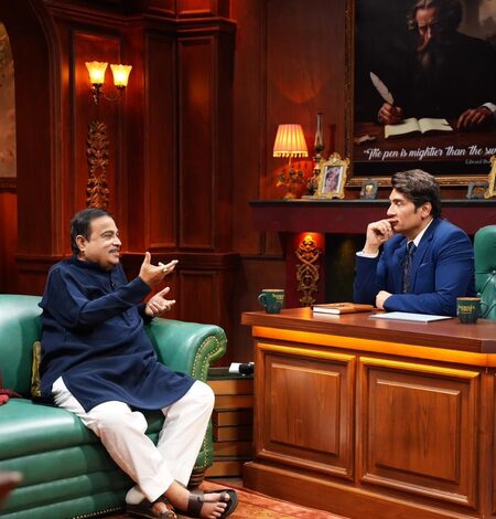 Nitin Gadkari tells Shekhar Suman he scored 52 percent in metric due to the Emergency