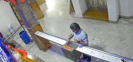Thief caught red-handed stealing from Siddhivinayak Temple donation box