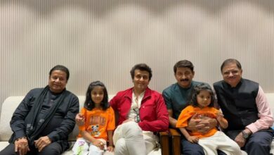 Anup Jalota and Sonu Nigam visit Manoj Tiwari’s home, call it a ‘warm and memorable’ experience