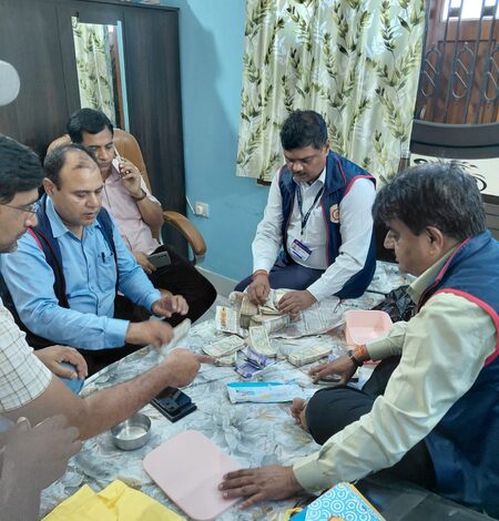 Bihar EOU raids executive engineer in Rs 2 Crore disproportionate assets case, 40 lakh recovered