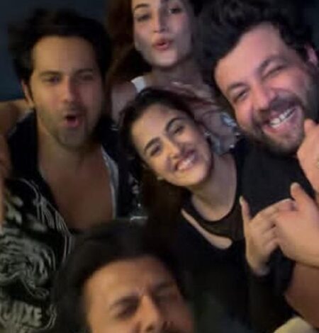 Varun Dhawan reunites with his ‘Dilwale’ co-star Kriti Sanon for a fun evening of music & friends