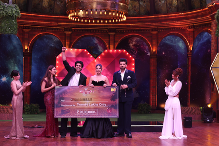 Kushal Tanwar and Kaira Anu lift the trophy for MTV Splitsvilla X6