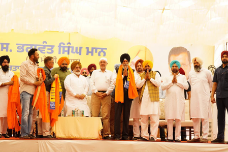 Former Punjab minister Surjit Singh Rakhra joins AAP