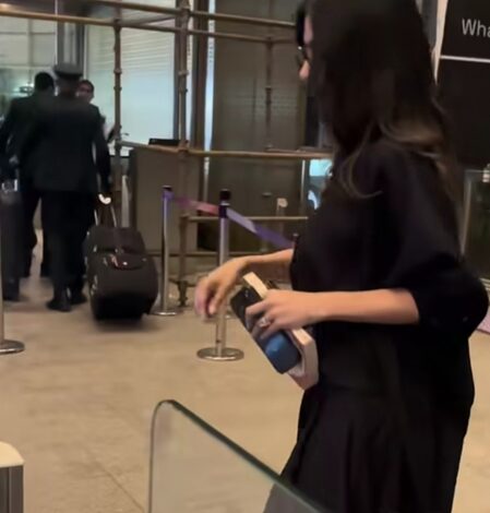 Mouni Roy rushes into the airport, avoids paps amidst divorce news with Suraj Nambiar Mouni Roy rushes into the airport, avoids paps amidst divorce news with Suraj Nambiar