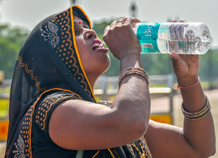 Intense heatwave in Delhi-NCR; temperatures may reach 45 degrees, says IMD Intense heatwave in Delhi-NCR; temperatures may reach 45 degrees, says IMD