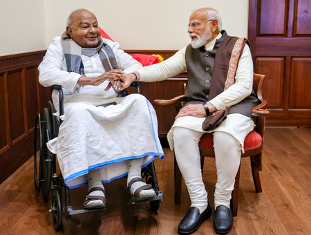 PM Modi extends birthday wishes to Deve Gowda, lauds his contributions to nation PM Modi extends birthday wishes to Deve Gowda, lauds his contributions to nation