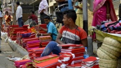 Four decades after Usha Uthup’s ode, Kolkata battles same hawker chaos