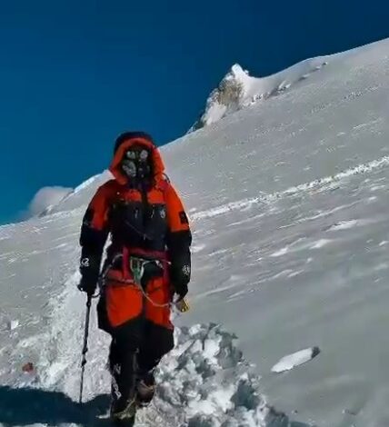 Mountaineer Shradha Gupta advances towards Everest summit after historic Manaslu climb Mountaineer Shradha Gupta advances towards Everest summit after historic Manaslu climb