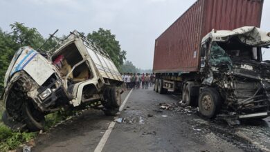 Container truck rams wedding party vehicle on Mumbai-Ahmedabad highway, 12 killed Container truck rams wedding party vehicle on Mumbai-Ahmedabad highway, 12 killed