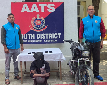 Delhi Police arrest man, recover stolen mobile phones and bike