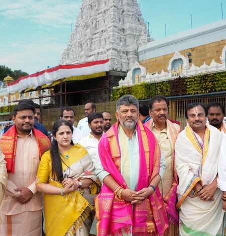 K’taka Dy CM Shivakumar visits Tirumala temple; says prayed for country to overcome economic crisis K’taka Dy CM Shivakumar visits Tirumala temple; says prayed for country to overcome economic crisis