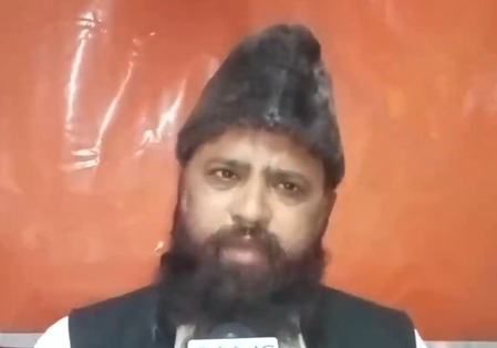 UP’s Shahi Chief Mufti backs CM Yogi’s order, says offering ‘namaz’ on roads against Islam UP’s Shahi Chief Mufti backs CM Yogi’s order, says offering ‘namaz’ on roads against Islam