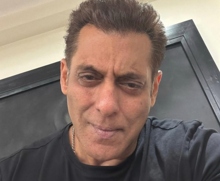 Salman Khan shares four posts at mid-night after his ugly encounter with paps at hospital, netizens confused over his caption